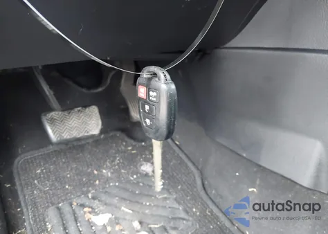 2016 Toyota Corolla Le Plus z USA, uszkodzony, nr VIN 2T1BURHE4GC639158